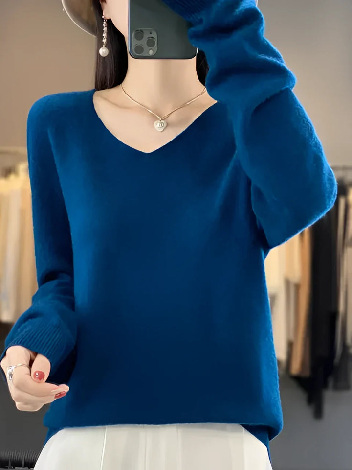 Women's plain crew neck sweater with long sleeves