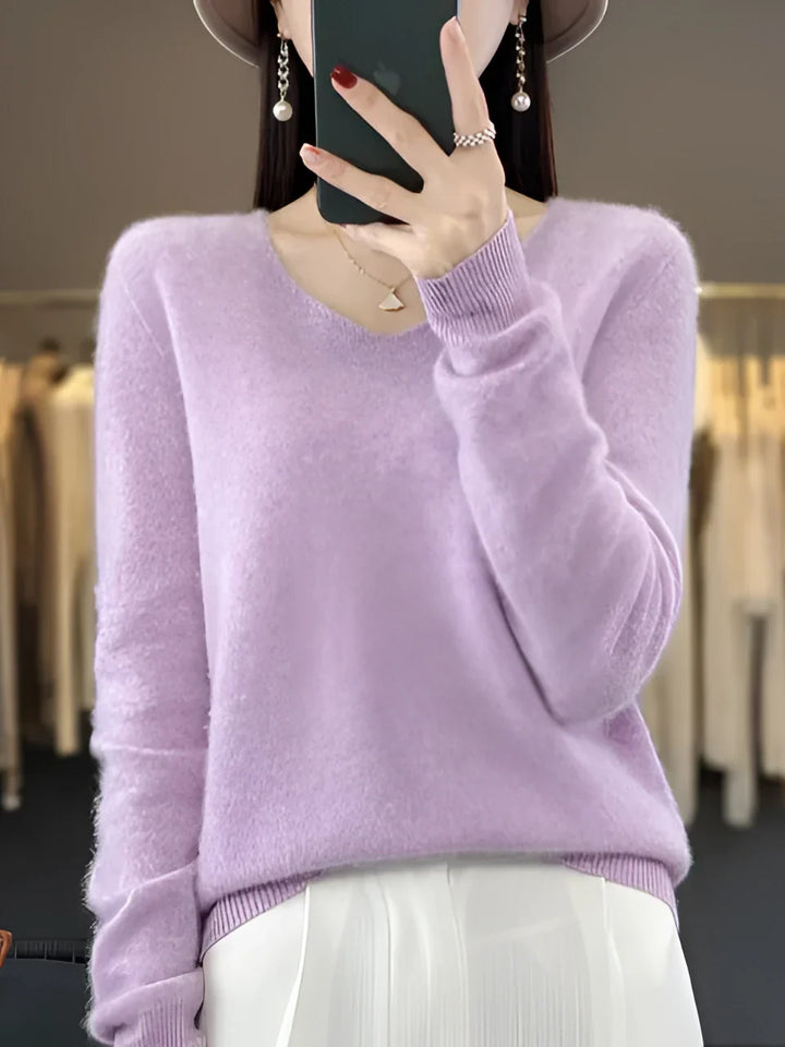 Women's plain crew neck sweater with long sleeves