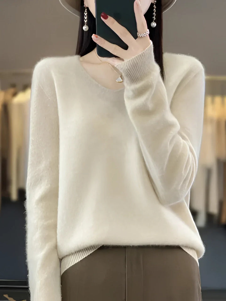 Women's plain crew neck sweater with long sleeves