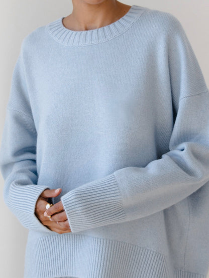 Women's oversized crewneck knit sweater with long sleeves