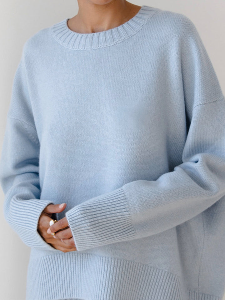 Women's oversized crewneck knit sweater with long sleeves