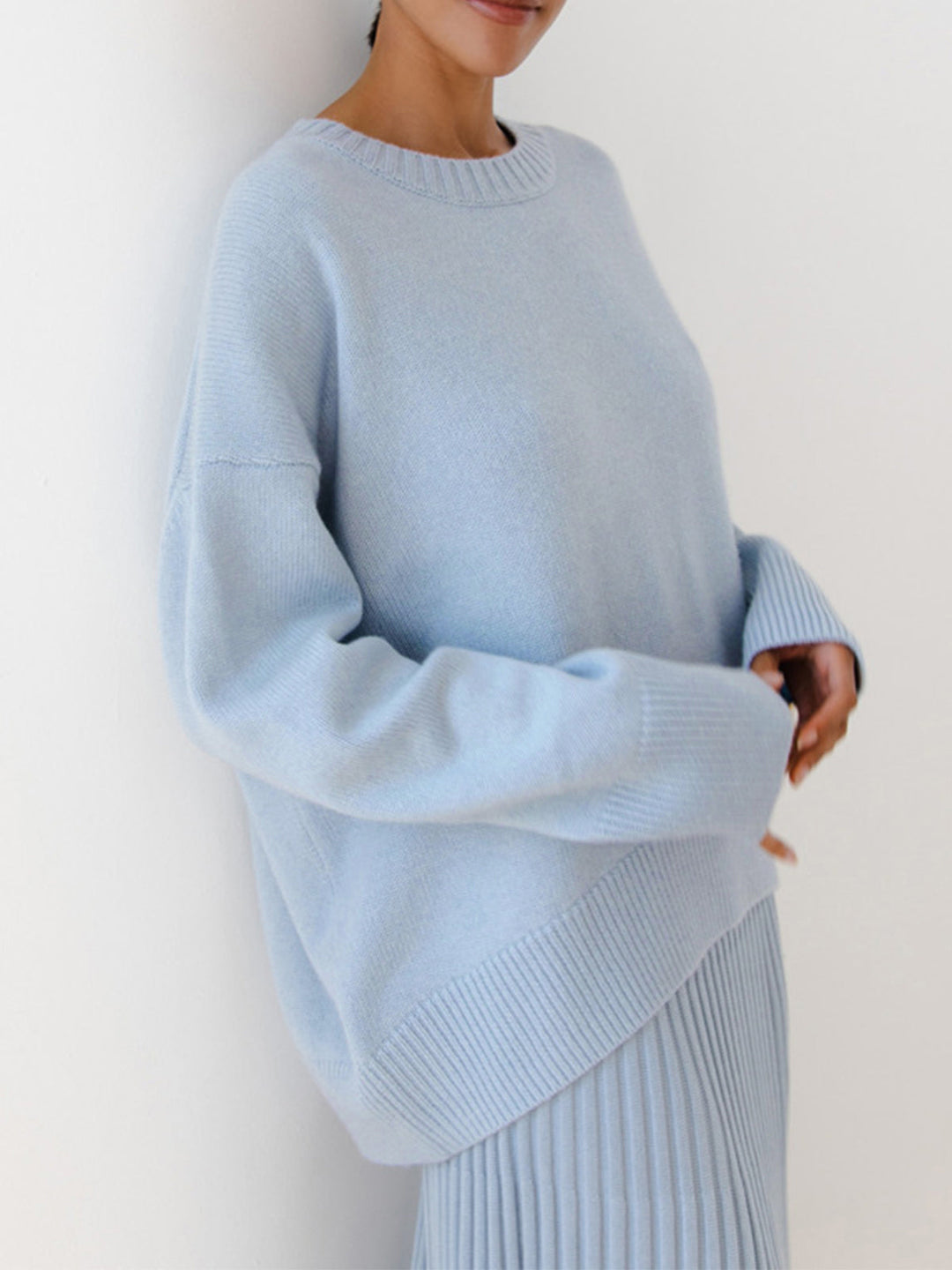 Women's oversized crewneck knit sweater with long sleeves