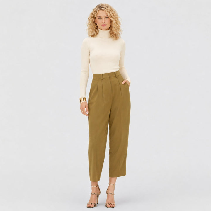 Women's ribbed turtleneck sweater with long sleeves