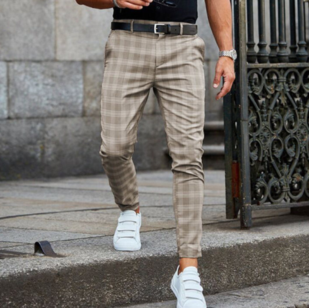 Men's slim checkered chino pants with belt loops and tapered long legs