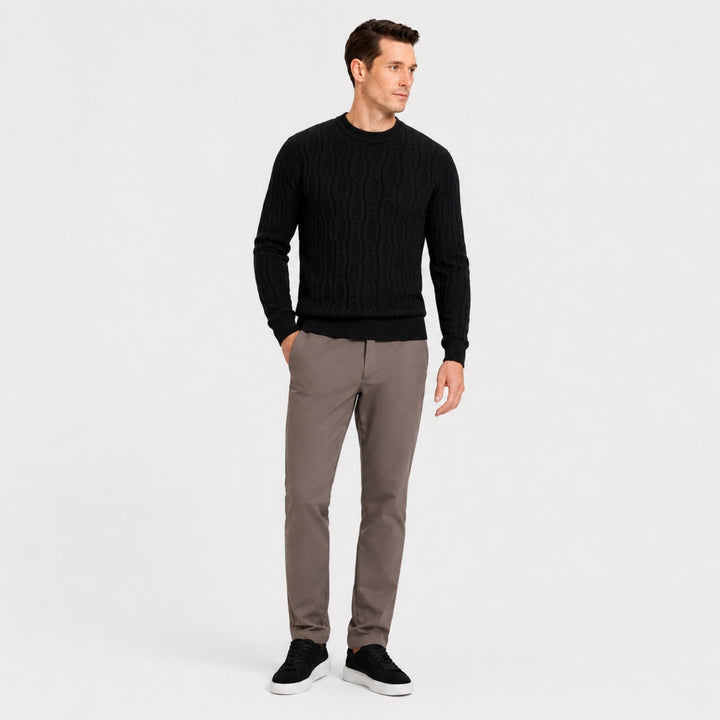 Men's cable knit crew neck sweater with long sleeves