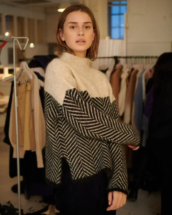 Women's herringbone turtleneck sweater with long sleeves