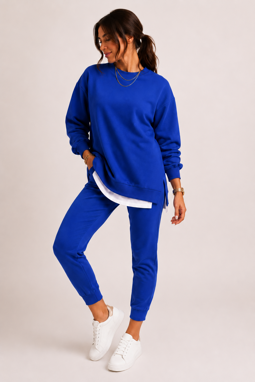 Women's crew-neck sweatshirt and jogger set with side slits