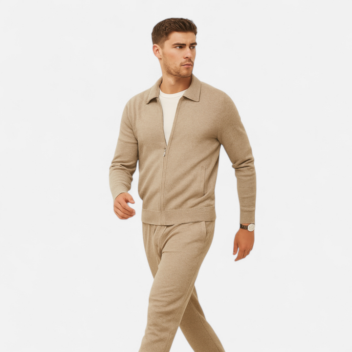 Men's zip-front sweater with polo collar and front pockets