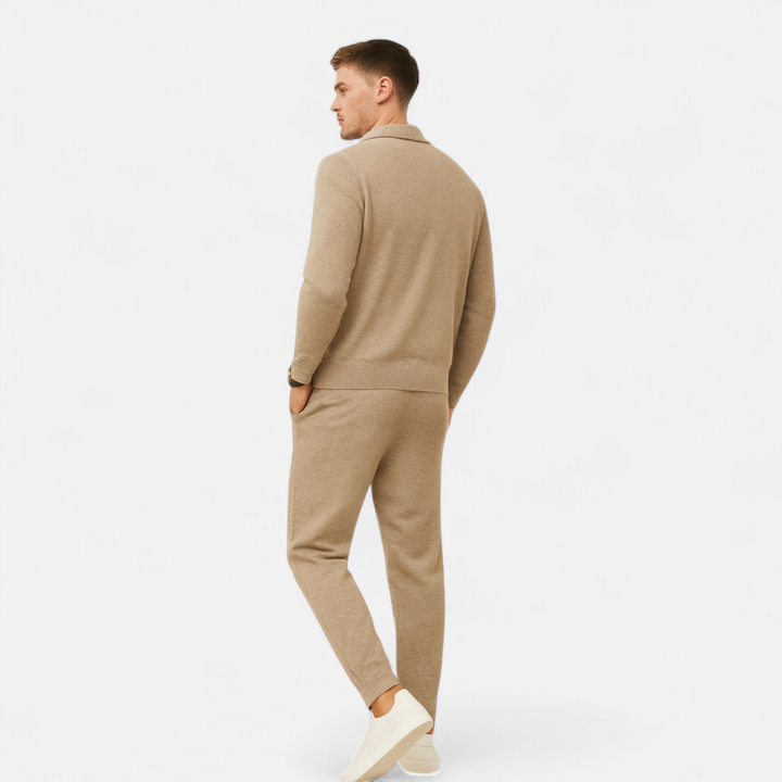 Men's zip-front sweater with polo collar and front pockets
