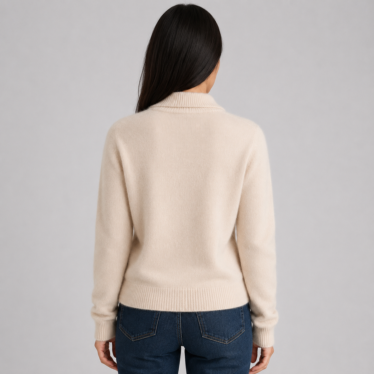 Women's buttoned cardigan with a notched collar and long sleeves