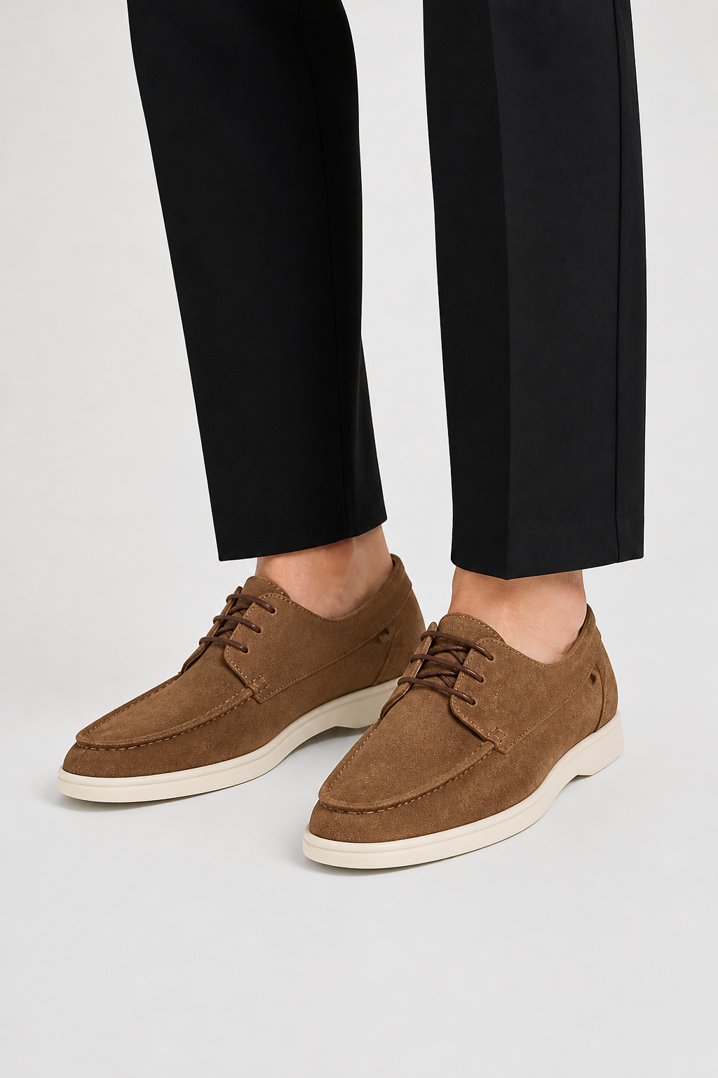 Men's lace-up loafers with moc toe stitching and contrasting flat soles