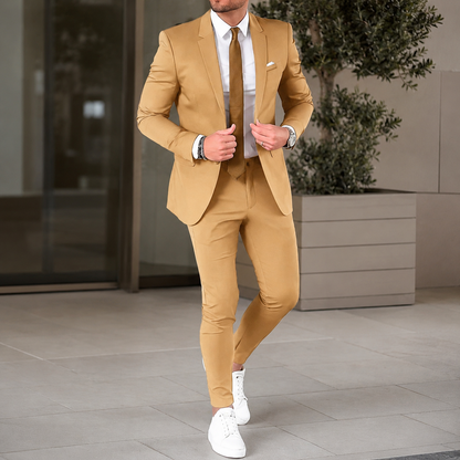 Men's two-piece suit with notch-lapel blazer, matching trousers and long sleeves