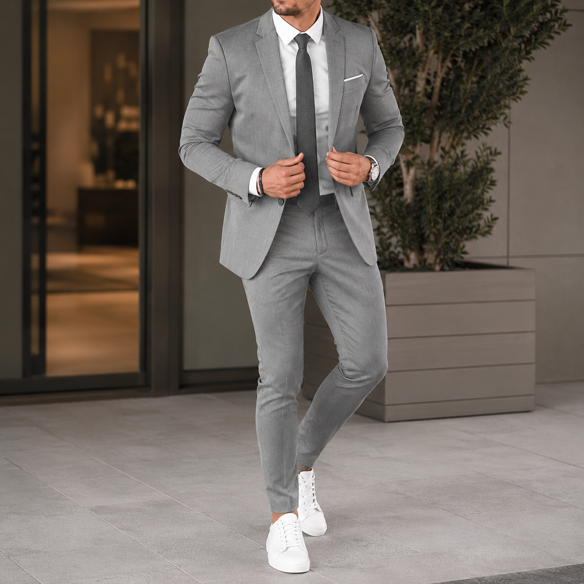 Men's two-piece suit with notch-lapel blazer, matching trousers and long sleeves
