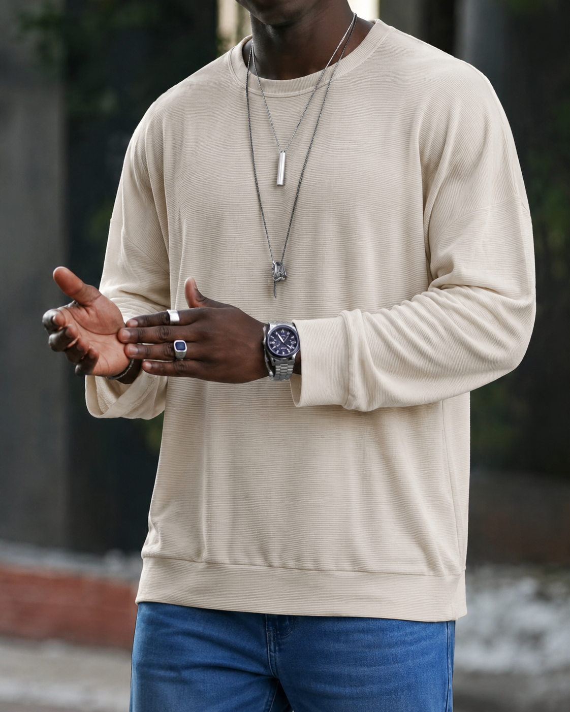 Men's long-sleeve textured crew neck sweater with ribbed trims