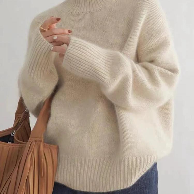 Women's oversized turtleneck sweater with long sleeves and ribbed trims