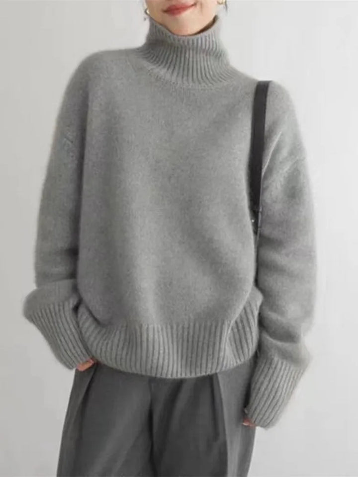 Women's ribbed turtleneck sweater with long sleeves