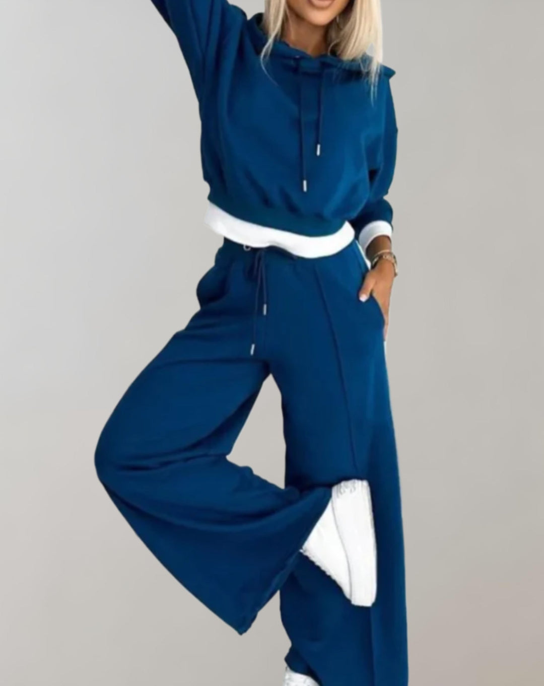 Women's two-piece hoodie set with wide-leg trousers
