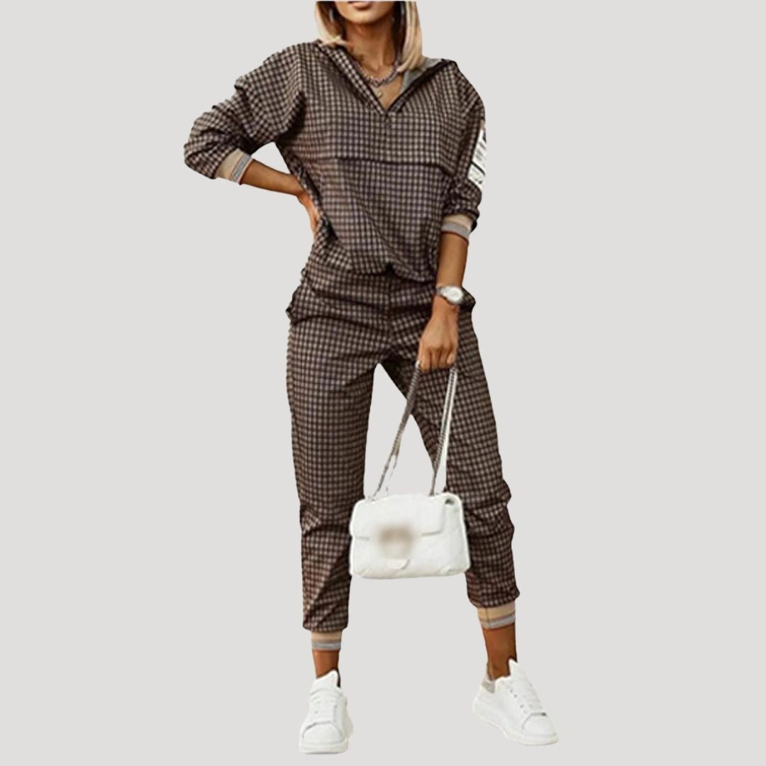 Women's patterned zip hoodie and jogger set with long sleeves