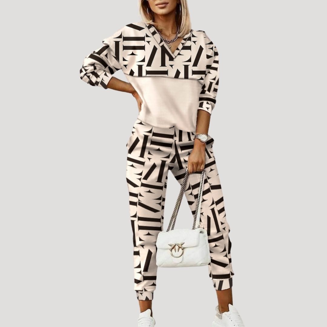 Women's patterned zip hoodie and jogger set with long sleeves