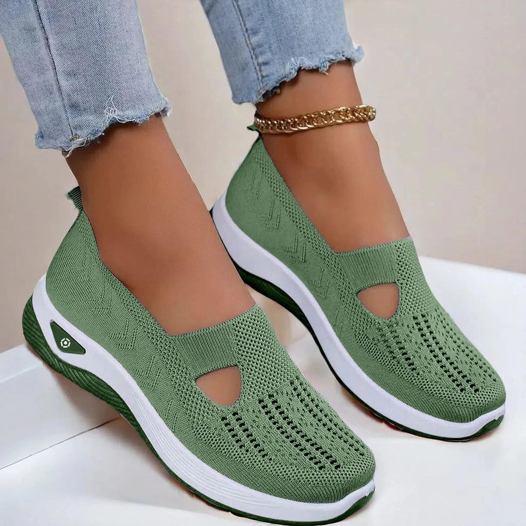 Women's knit slip-on sneakers with rounded toe and contrasting sole