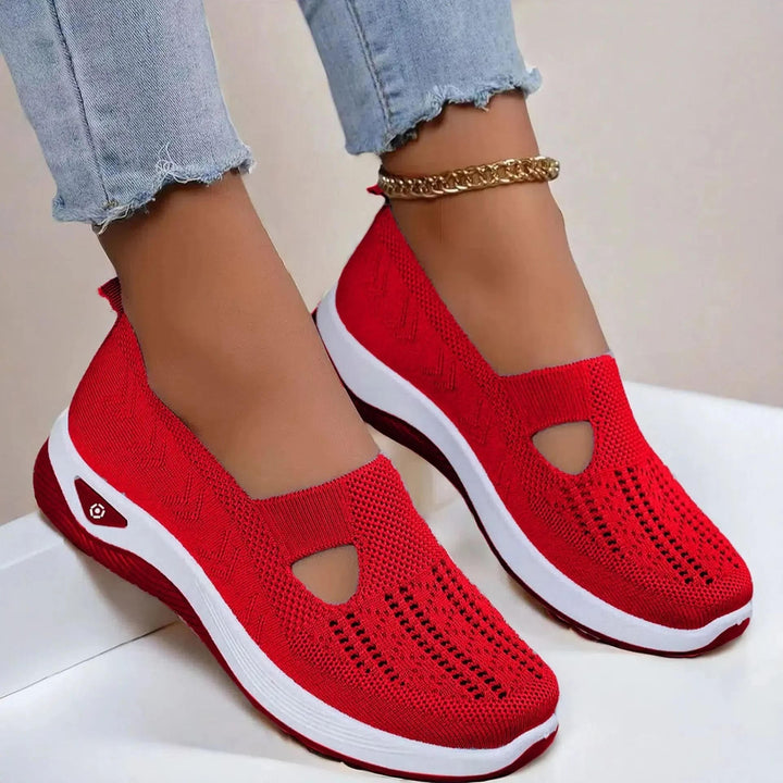 Women's knit slip-on sneakers with rounded toe and contrasting sole