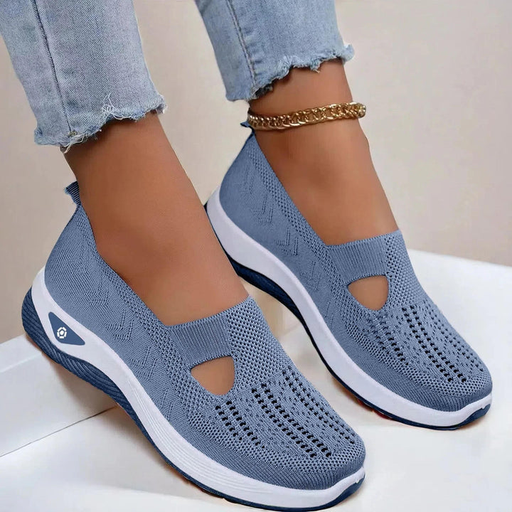 Women's knit slip-on sneakers with rounded toe and contrasting sole