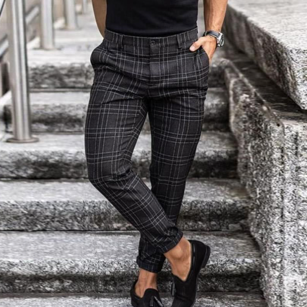 Men's slim checkered chino pants with belt loops and tapered long legs