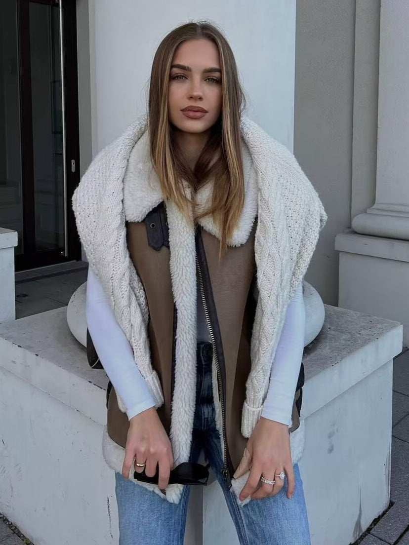 Women's sleeveless jacket with plush trim, turn-down collar and zip front