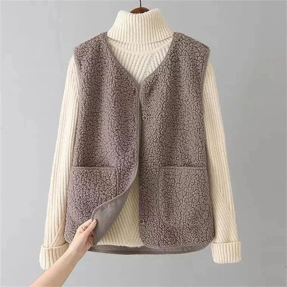 Women's textured sleeveless button vest with patch pockets