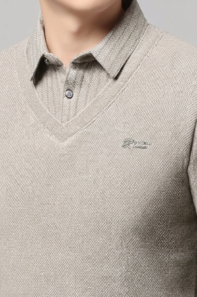 Men's layered V-neck textured knit jumper with shirt collar and long sleeves