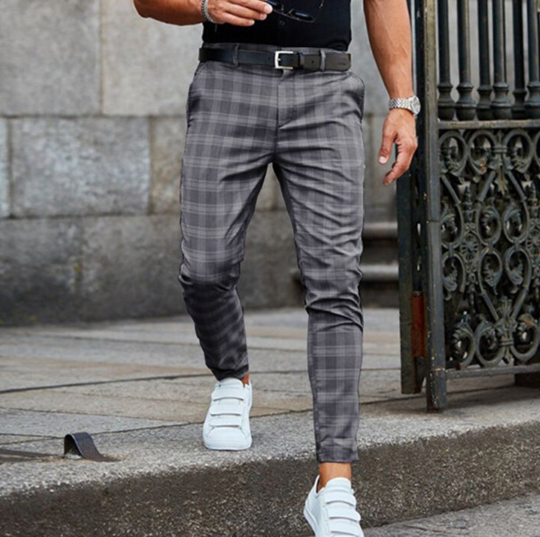 Men's slim checkered chino pants with belt loops and tapered long legs