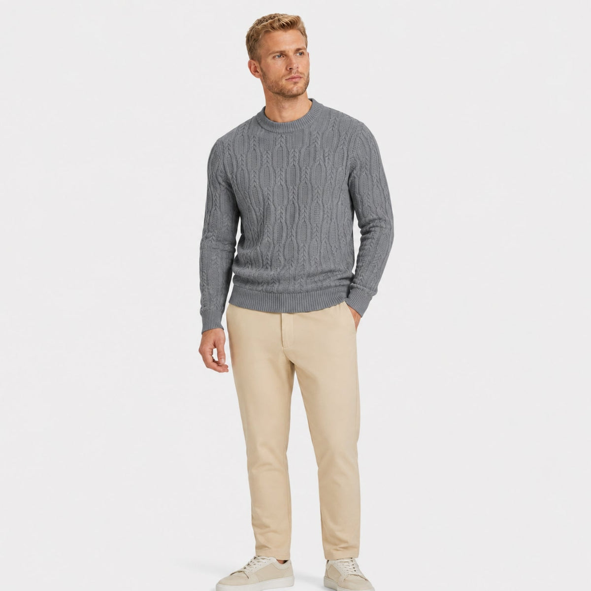 Men's cable knit crew neck sweater with long sleeves