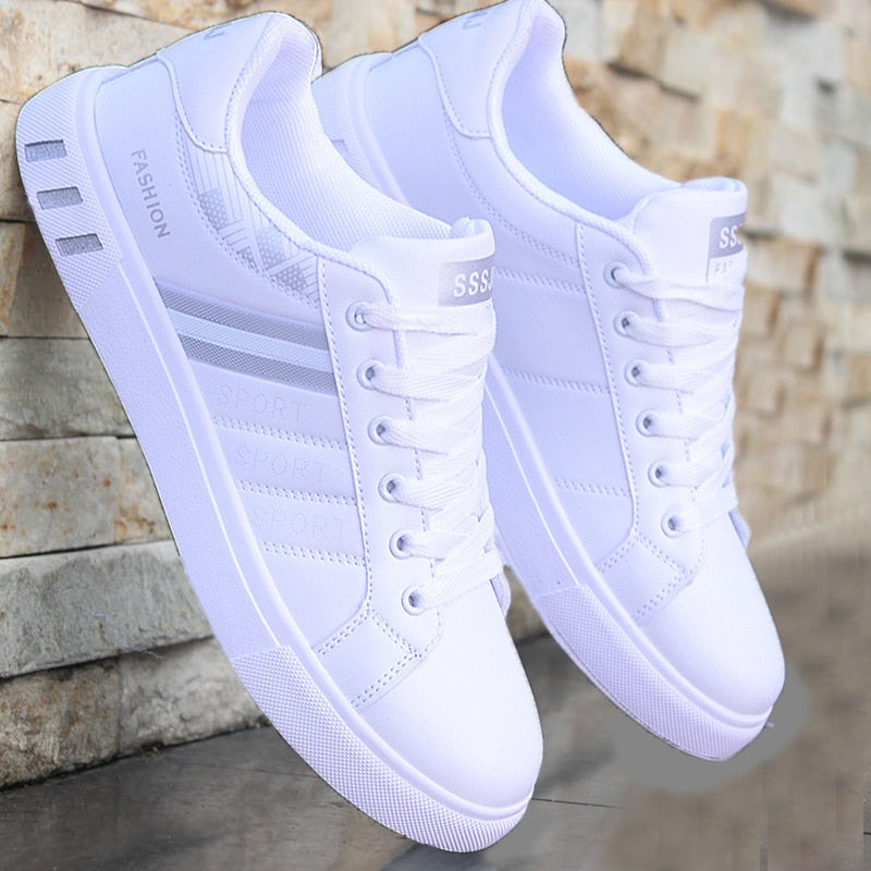 Men's low-top colorblock lace-up sneakers with contrast stripes and flat soles