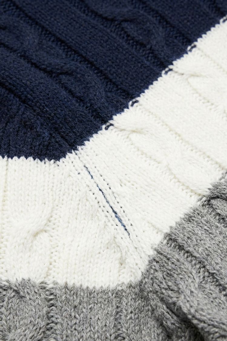Men's cable knit colour block crew neck sweater in navy white and grey
