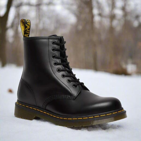Unisex lace-up ankle combat boots with round toes and lugged soles