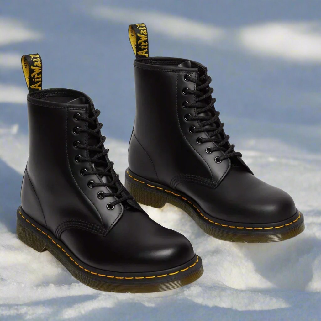 Unisex lace-up ankle combat boots with round toes and lugged soles