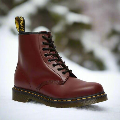 Unisex lace-up ankle combat boots with round toes and lugged soles