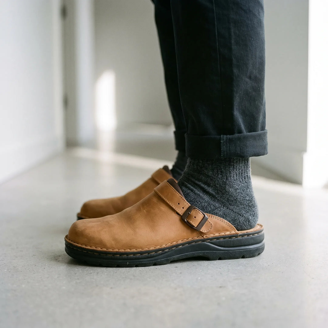 Men's closed-toe mule shoes with adjustable buckle strap