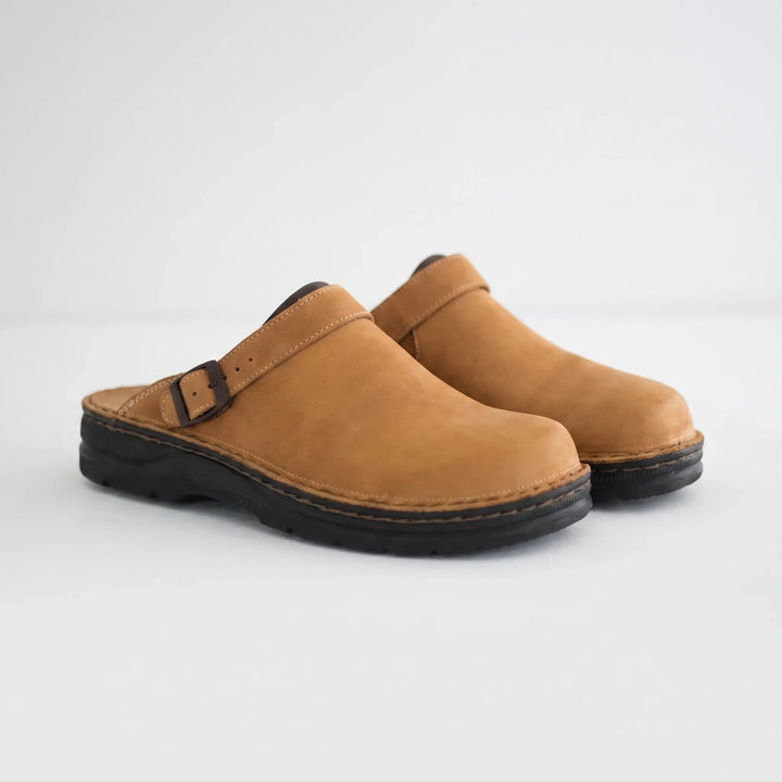 Men's closed-toe mule shoes with adjustable buckle strap