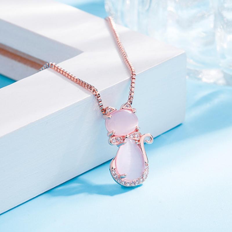 Lila Cat Pendant Necklace 3