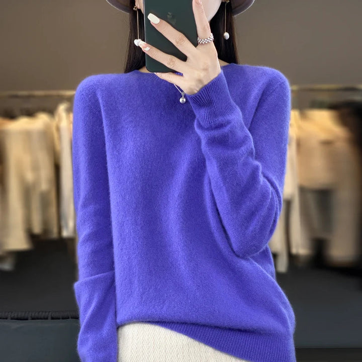 Women's crew neck knitted sweater with long sleeves and ribbed trims