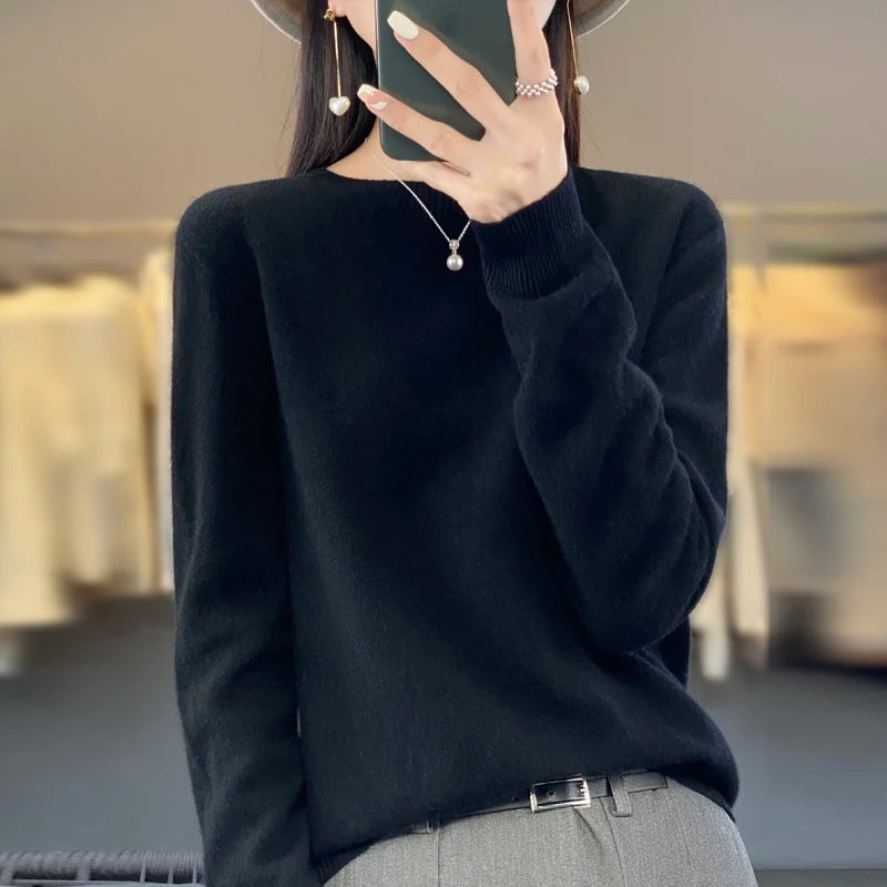 Women's crew neck knitted sweater with long sleeves and ribbed trims