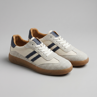 Men's low-top retro sneakers with lace-up front and contrasting side stripes