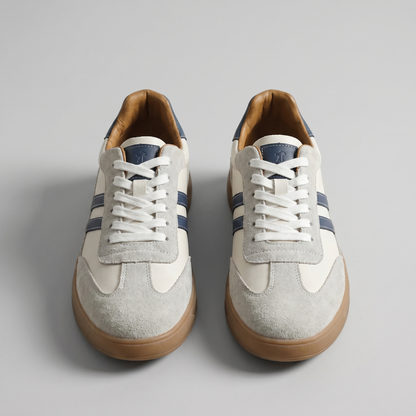 Men's low-top retro sneakers with lace-up front and contrasting side stripes