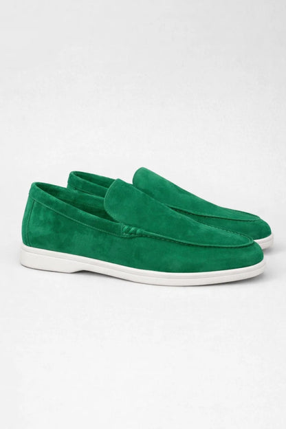 Men's slip-on loafers with moc toe and low sole