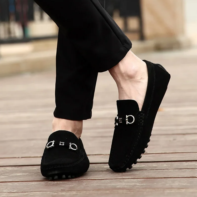 Men's solid loafers with moc toe, metal bit detail and lug sole