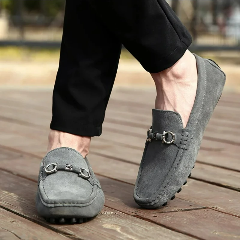 Men's solid loafers with moc toe, metal bit detail and lug sole