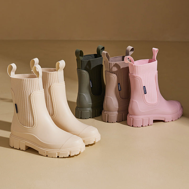 VALERIE waterproof ankle boots with chunky lug sole and ribbed collar, pull handles