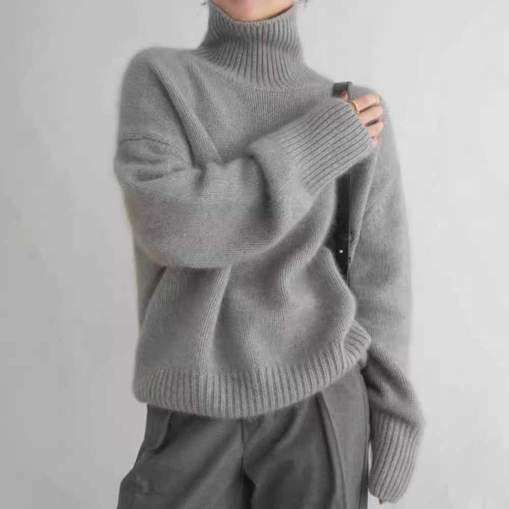 Women's relaxed ribbed turtleneck sweater with long sleeves