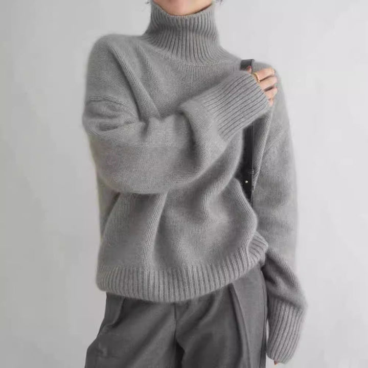 Women's relaxed ribbed turtleneck sweater with long sleeves